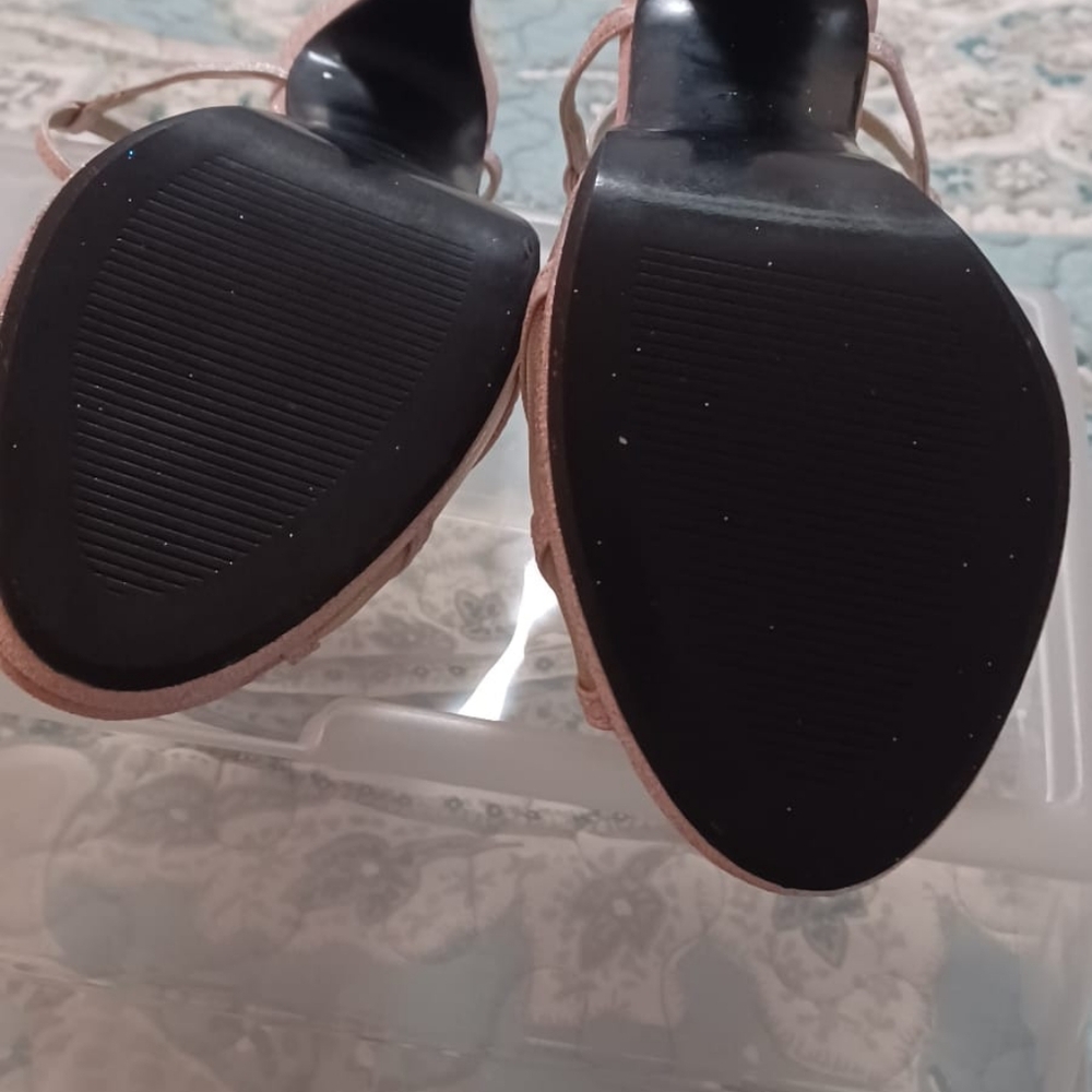 Heels - Picture 7 of 8